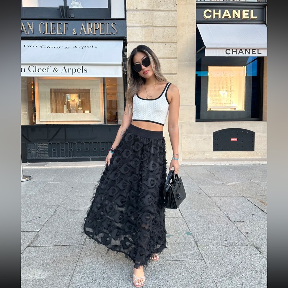MADE IN ITALY Elegant Black Lace Skirt
